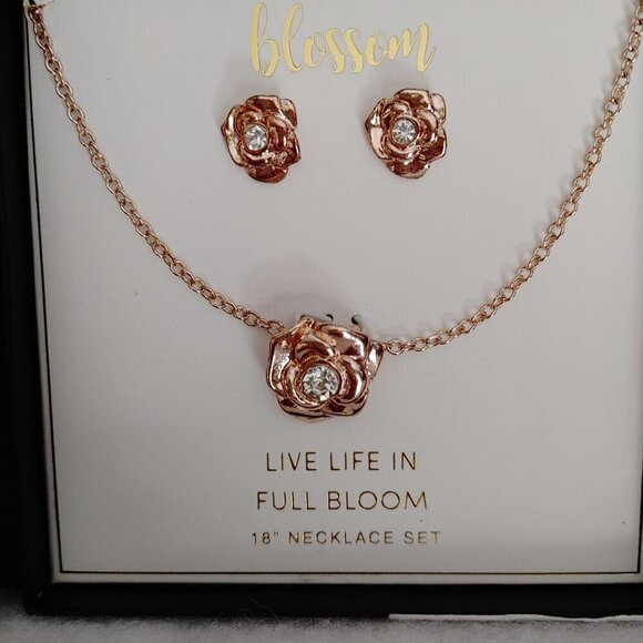 Rose Gold Tone “Live Life In Full Bloom” Jewelry Set 18” Chain + Earrings NIB - Picture 3 of 3